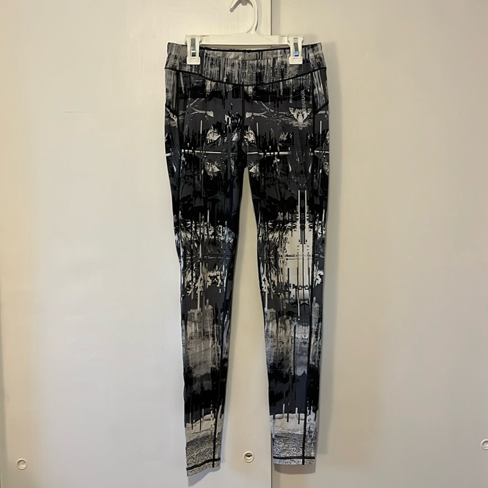 Reebok PlayWarm Patterned Athletic Legging Size S